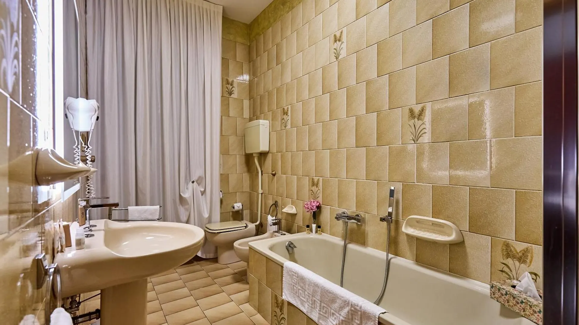 Hotel Paradiso Altedo 3*,  إيطاليا